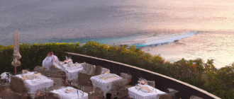 Indulge in Romance: Discover the Top Restaurants for Lovers in Hawaii's Breathtaking Setting